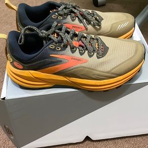 Brooks Cascadia 16 trail shoes